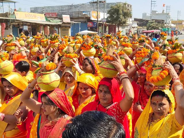 Read more about the article अखिल विश्व गायत्री परिवार शांतीकुंजची कलश यात्रा ढाणकी शहरात