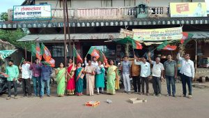 Read more about the article देश मे एक ही गारंटी चलती है मोदीजी की गारंटी,भाजपा च्या विजयाचा जल्लोष