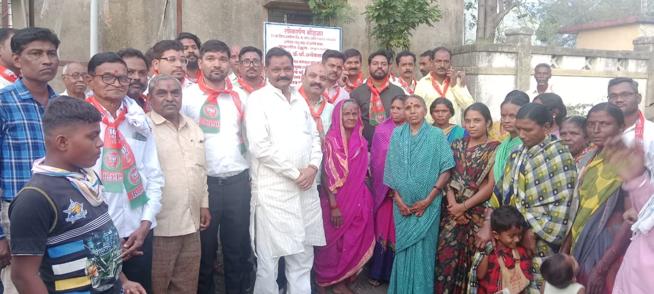 Read more about the article वडकी येथे वार्ड क्रं ४ मध्ये माजी जि प सदस्या प्रितीताई काकडे यांच्या प्रयत्नाने पाणीपुरवठायोजना , आमदार डॉ अशोक ऊईके यांच्या हस्ते लोकार्पण