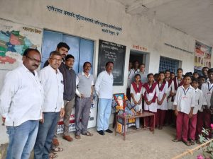 Read more about the article सर्वोदय विद्यालयात रिधोरा येथे महापरिनिर्वाण दिनानिमित्त बाबासाहेब आंबेडकर यांना अभिवादन