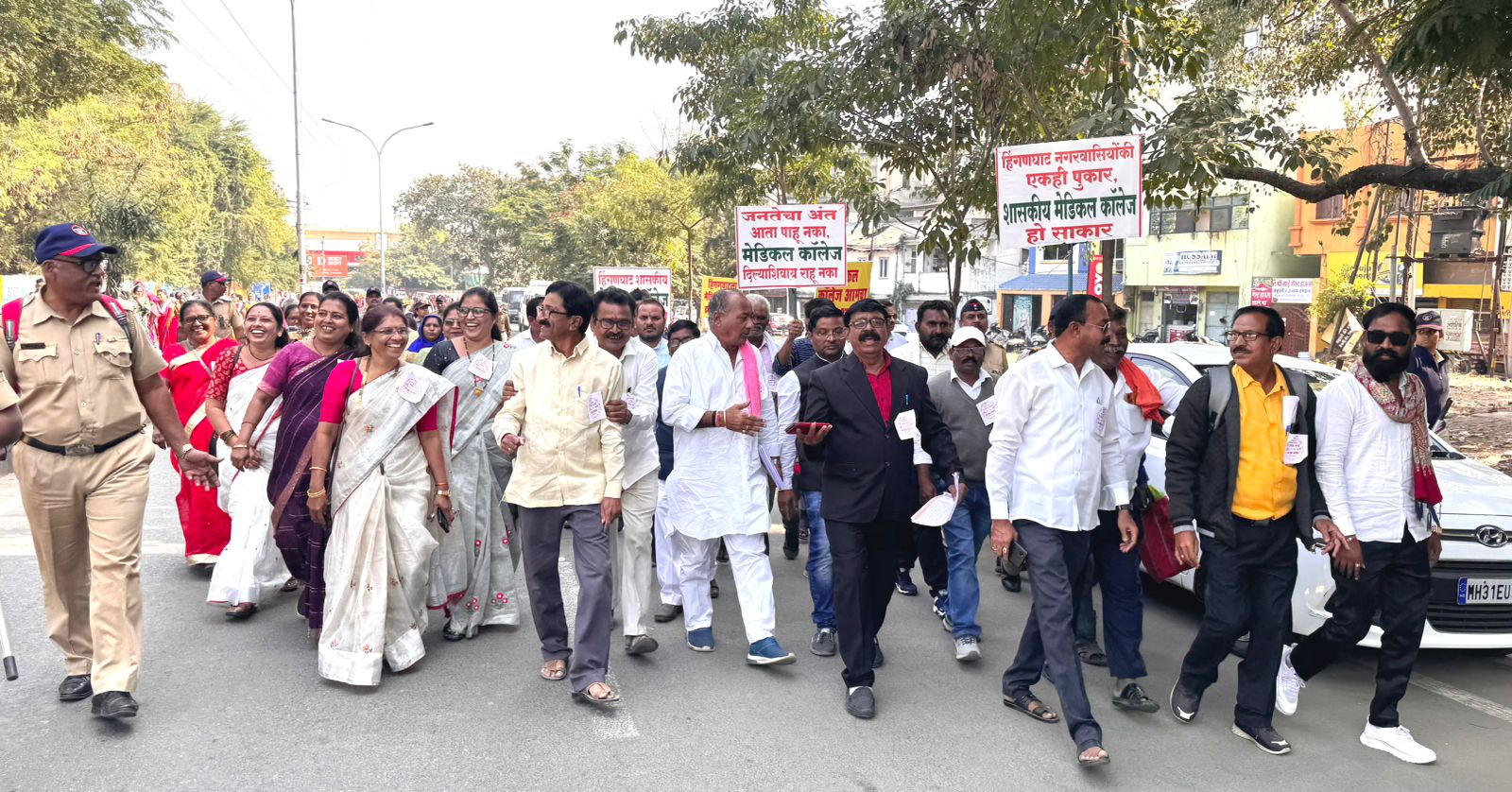 Read more about the article हिंगणघाट येथे शासकीय वैद्यकीय महाविद्यालयाच्या मंजुरी करिता विधानभवन धडक,अधिवेशनामध्ये मंजूरी देण्याचे उपमुख्यमंत्री देवेंद्र फडणवीस यांचे आश्वासन.