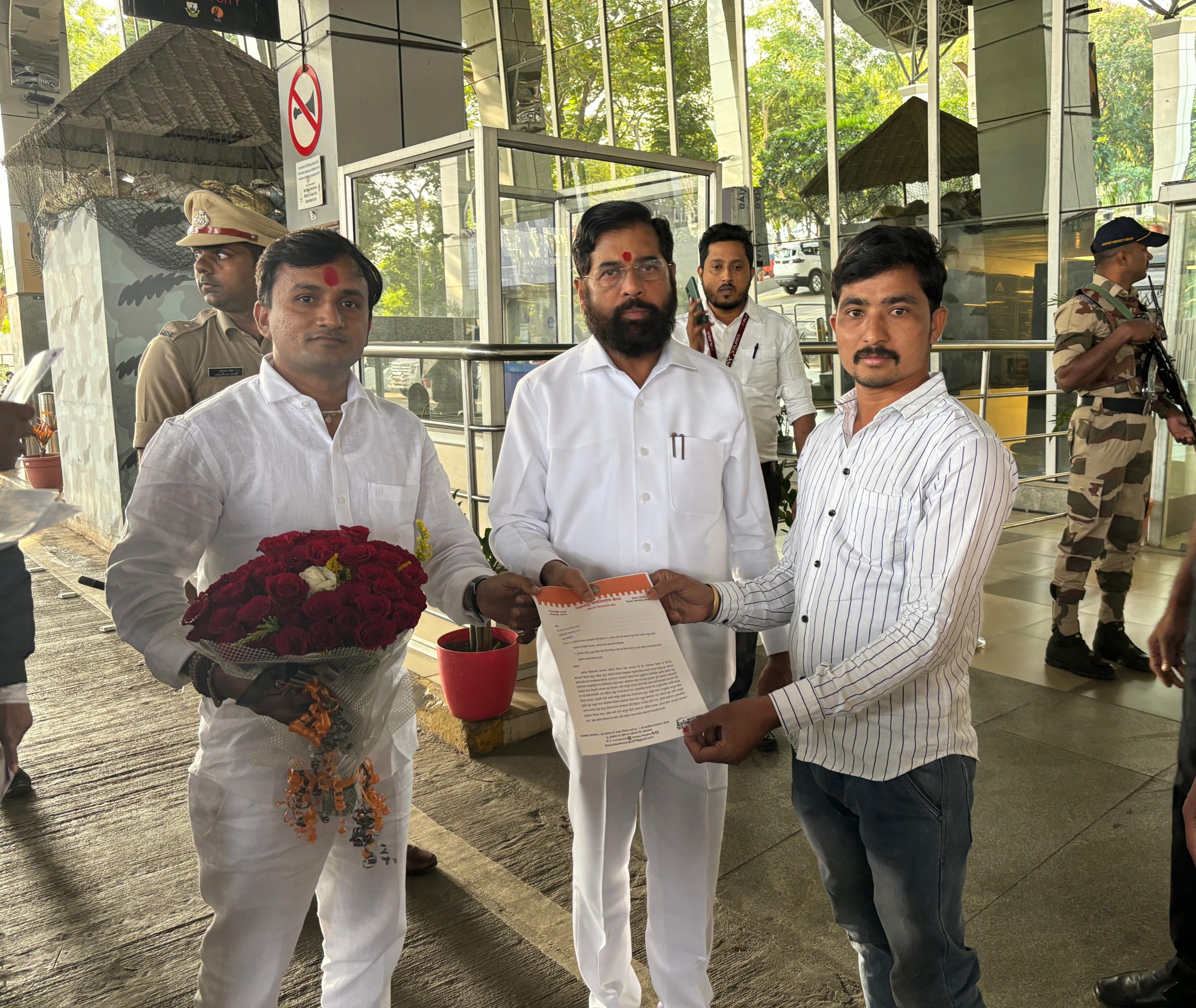 Read more about the article शेतकऱ्यांच्या कापसाला १२ हजार रुपये क्विंटल भाव देवुन, फसवणुक करणाऱ्या पिक विमा कंपनीवर गुन्हे दाखल करा,मनसेचे मुख्यमंत्र्यांना निवेदन