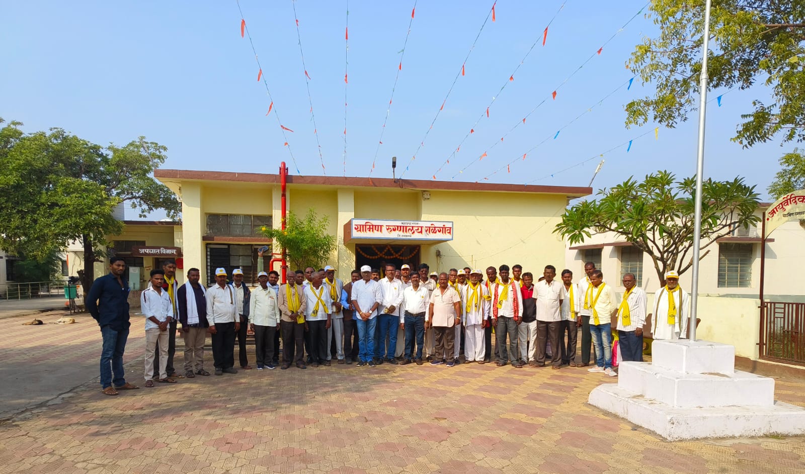 Read more about the article शरदचंद्र पवार साहेब यांच्या वाढदिवसानिमित्त राळेगाव तालुका राष्ट्रवादी काँग्रेस पार्टीच्या वतीने ग्रामीण रूग्णालय राळेगाव येथे रूग्णांना फळ वाटप