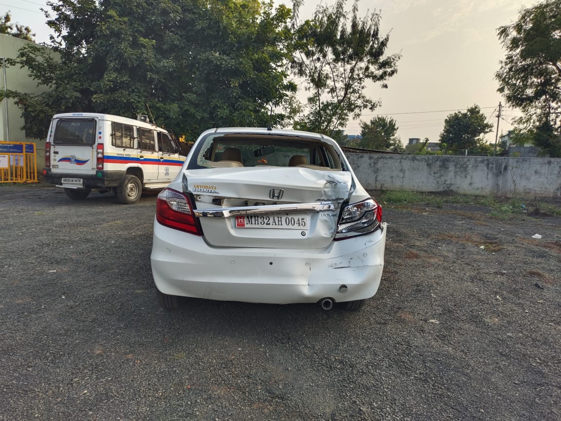 Read more about the article अज्ञात वाहनाची चारचाकी वाहनाला धडक