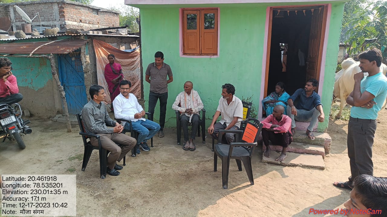 Read more about the article <em>संवेदनशील अधिकारी,प्रशासन आत्महत्याग्रस्तांच्या दारीं</em><br>( सुट्टीच्या दिवशी दिली भेट, टोकाचा निर्णय न घेण्याचे केले आवाहन )