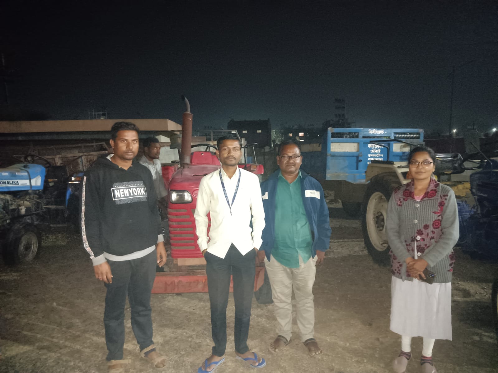 Read more about the article अवैध रेती वाहतूक करणाऱ्या एका ट्रॅक्टरवर धडक कारवाई,<em>महसूल विभाग अँक्शन मोडवर आल्याने अवैध रेती वाल्यांचे धाबे दणाणले</em>