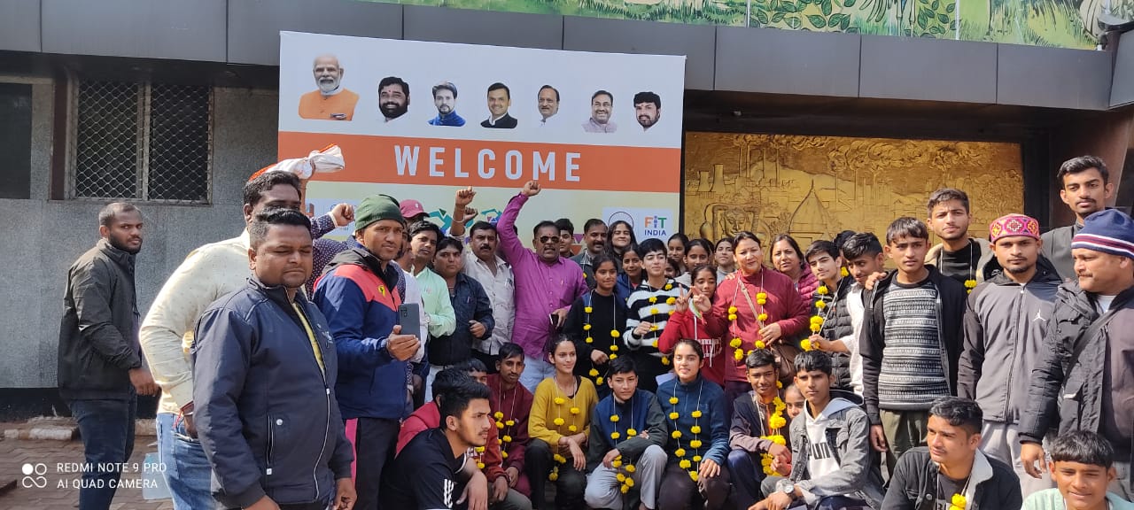 Read more about the article राष्ट्रीय क्रीडा स्पर्धेसाठी आलेल्या खेळाडूंचे जल्लोशात स्वागत,<strong>प्रशासनाच्या उत्कृष्ट नियोजनाने भारावले खेळाडू</strong>