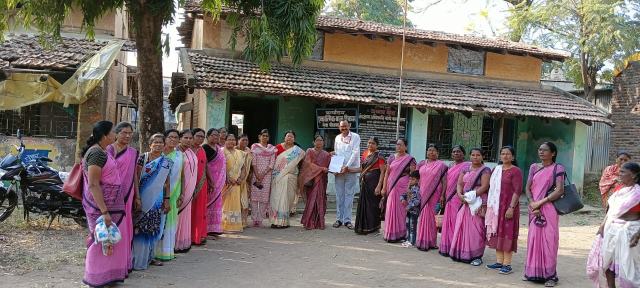 Read more about the article राळेगाव च्या अंगणवाडी सेविका व मदतनीस यांचा वेतन व पेन्शन च्या मागणीसाठी आक्रोश मोर्चा  काढत एकात्मिक बाल विकास प्रकल्प अधिकारी यांना  निवेदन.