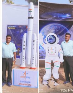 Read more about the article झाडगाव येथील विज्ञान शिक्षक विशाल मस्के यांनी बनविली चंद्रयान प्रतिकृती