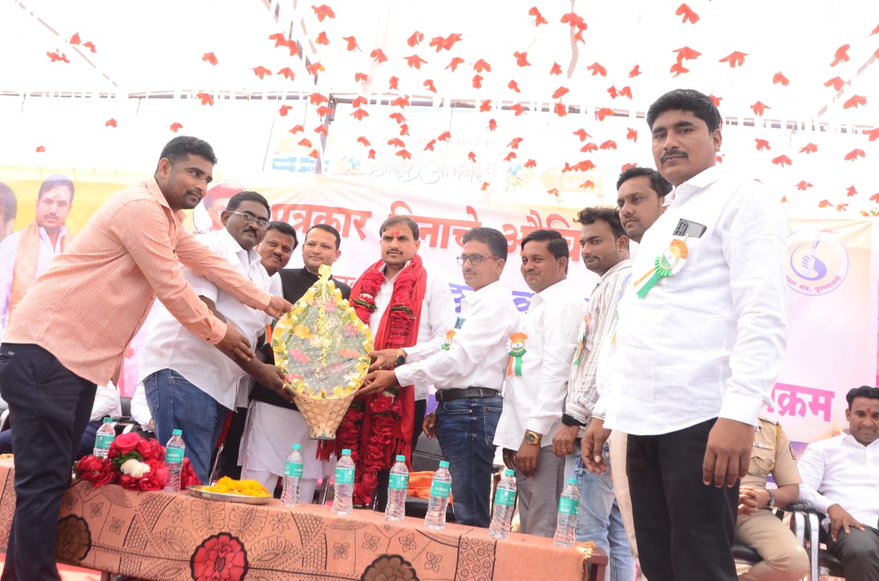 Read more about the article पालकांनी रक्ताचा पाणी करून तुम्हाला संधी दिली त्या संधीच सोन करा-प्रा.विठ्ठल कांगणे यांचे प्रतिपादन