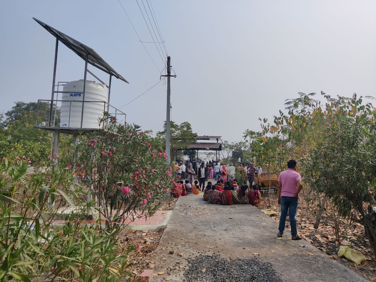 Read more about the article कीन्ही जवादे ग्रामपंचायत येथे स्मशानभूमीत सौरऊर्जा द्वारे पाणी व्यवस्था