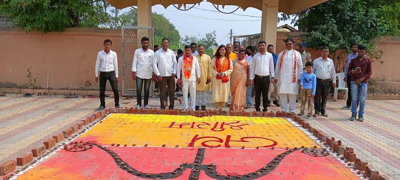 Read more about the article खासदार भावना गवळी यांनी   राळेगाव येथील श्रीराम मंदिर, हनुमान मंदिरात घेतले दर्शन