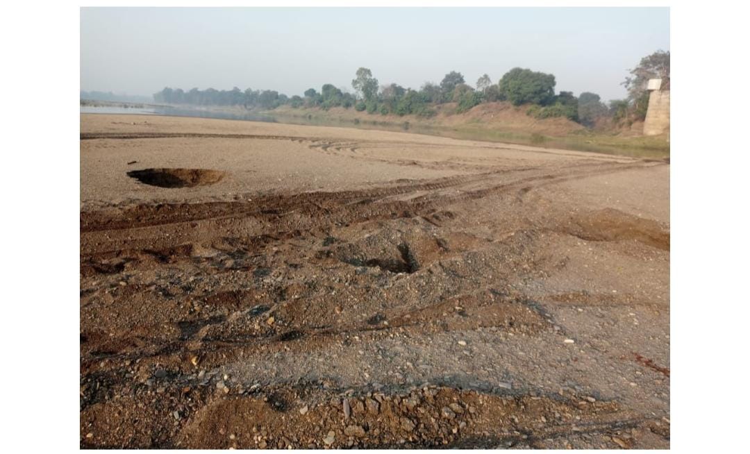 Read more about the article राजकीय नेते व पुढारीच बनले रेती चोर