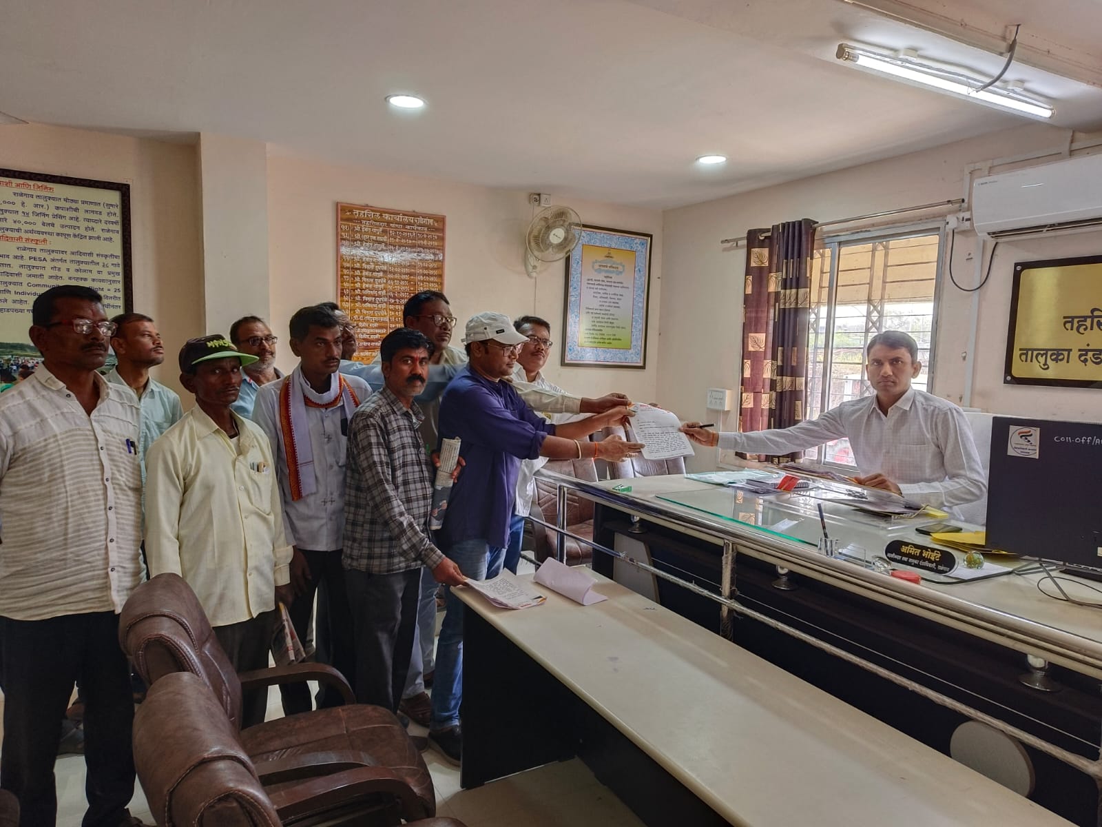 Read more about the article राळेगाव तालुका राष्ट्रवादी काँग्रेस शरदचंद्र पवार गटाचे उपविभागीय अधिकारी यांना राज्यातील सामान्य लोकांना दररोज भेडसावणाऱ्या प्रश्नांबाबत निवेदन