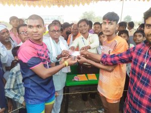 Read more about the article कब्बडी स्पर्धा निंगनूर येथे प्रथम पारितोषिक जुनापानी संघाकडे , बक्षीस वितरण उत्साहात संपन्न