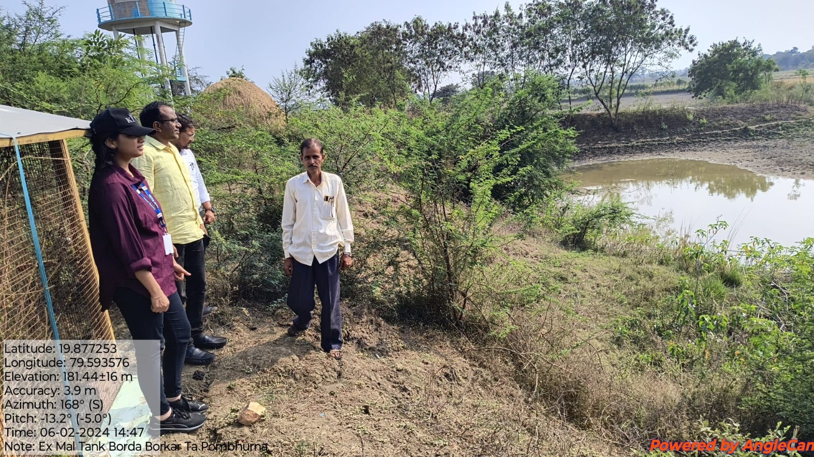 Read more about the article <em>माजी जि प सदस्य राहुलभाऊ संतोषवार यांनी जिल्हा जलसंधारण अधिकारी यांच्याकडे मांडली बोर्डा बोरकर तलावाची समस्या</em>