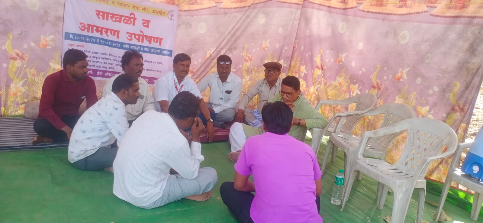 Read more about the article साखळी उपोषण चा पाचवा दिवस पण प्रशासनाला  विसर,(प्रशासन व अवैध धंदे करणाऱ्या च्या संगमताने अवैध धंदे चालू आहे का ?जनतेत चर्चा)