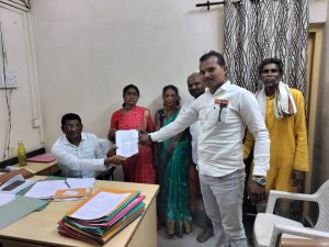 Read more about the article सचिवा विरुद्ध गटविकास अधिकारी यांच्याकडे ग्राप सदस्यांची लेखी तक्रार