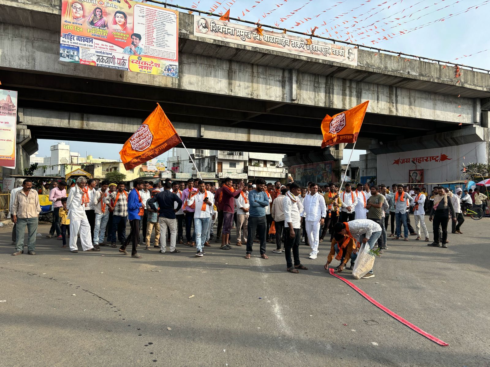 Read more about the article महाराष्ट्ट नवनिर्माण वाहतुक सेनेच्या शाखा फलक अनावरण संपन्न<br>(वाहतुक सेना महाराष्ट् राज्य सरचिटणीस आरिफ शेख यांनी केले वाहन मालक चालकांना मार्गदर्शन)