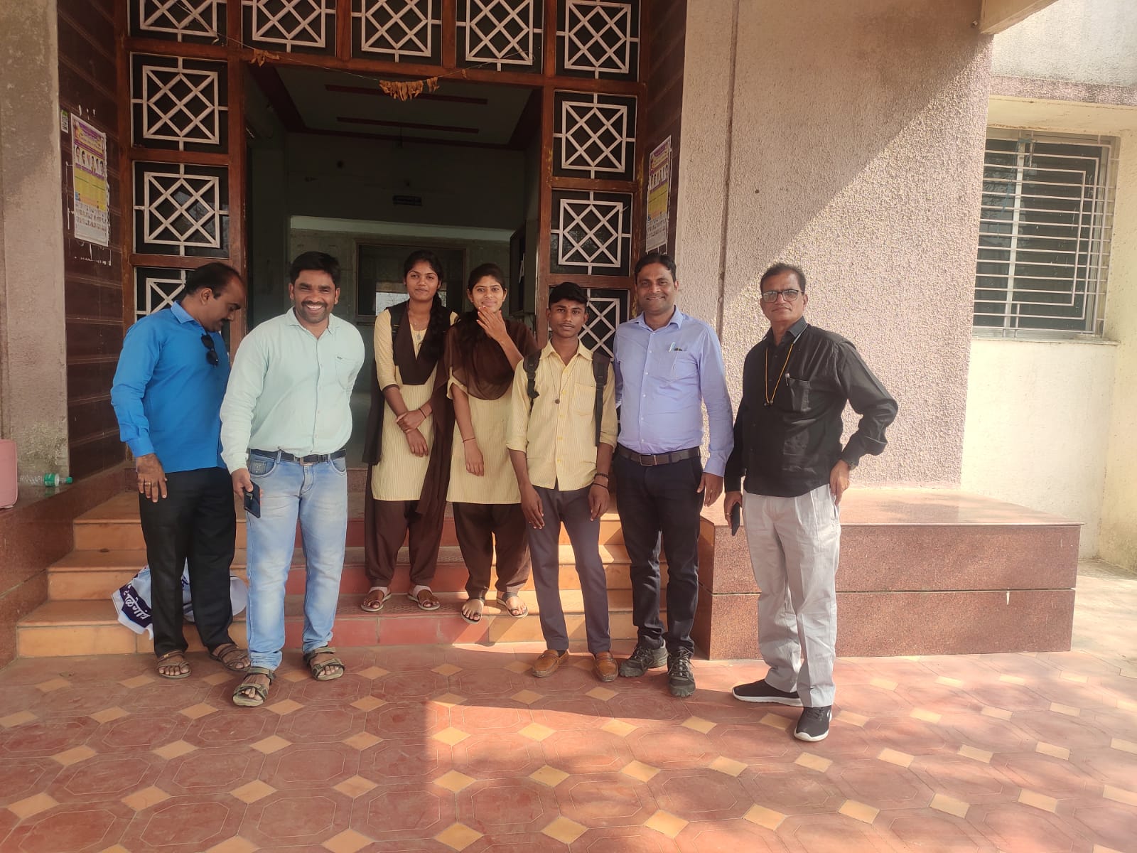 Read more about the article तालुकास्तरीय वक्तृत्व स्पर्धेत न्यू इंग्लिश हायस्कूल व कनिष्ठ महाविद्यालय राळेगाव येथील विद्यार्थी तन्मय पांडे प्रथम क्रमांक