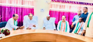 Read more about the article माजी आमदार प्रा.राजु तिमांडे यांनी उद्धव ठाकरे यांची भेट घेऊन केली चर्चा, वर्धा लोकसभेचा खासदार महाविकास आघाडीचाच असेल