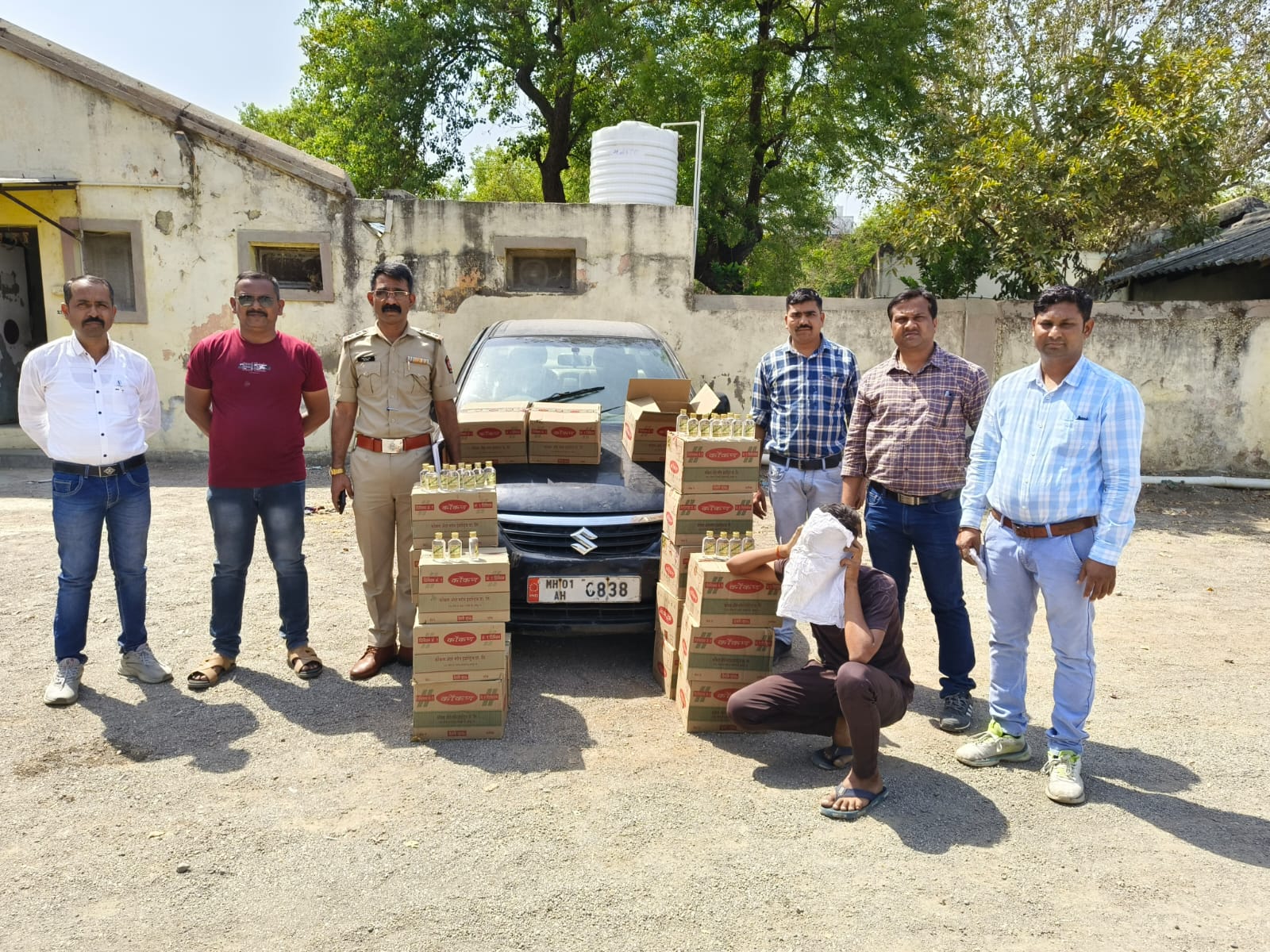 Read more about the article पोलीस स्टेशन हिंगणघाट येथील डी बी पथकाची दारुबंदी कायद्यान्वये कारवाई