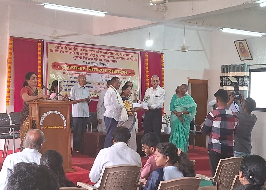 Read more about the article माधुरी खडसे – डाखोरे यांना सुमन तुलसीयानी मानव सेवा पुरस्कार