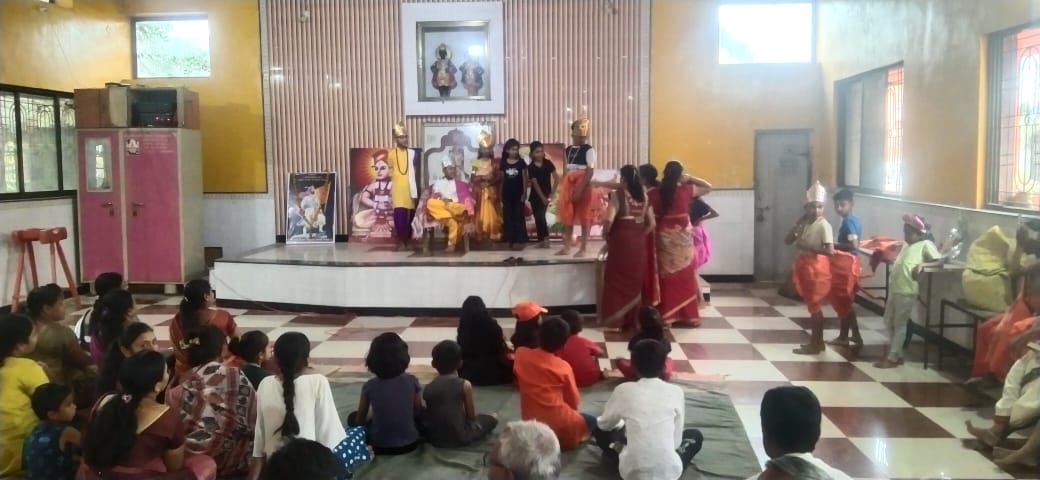 Read more about the article ढाणकी शहरातील हनुमान मंदिरामध्ये चिमुकल्यांनी सादर केली श्रीराम यांच्या जीवनपटावर लघुनाटिका