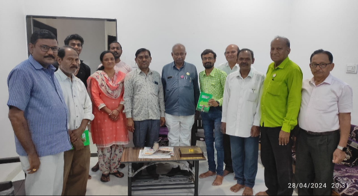 Read more about the article अनंतराव  कोवे यांच्या दुःखद निधनाची बातमी ऐकताच माझी आमदार वामनराव चटप यांनी घेतली कोवे कुटुंबीयांची सांत्वन भेट