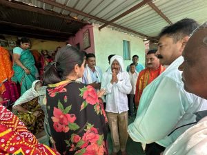 Read more about the article सौ .मोहीनीताई इंद्रनील नाईक यांची सांत्वन वसंतपूर( शेलू) येथे भेट