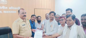 Read more about the article <em>उमरखेड येथील एसटी महामंडळ आगार प्रमुखाचे विरोधात दर्पण पत्रकार संघ ढाणकीचे निवेदन !</em>