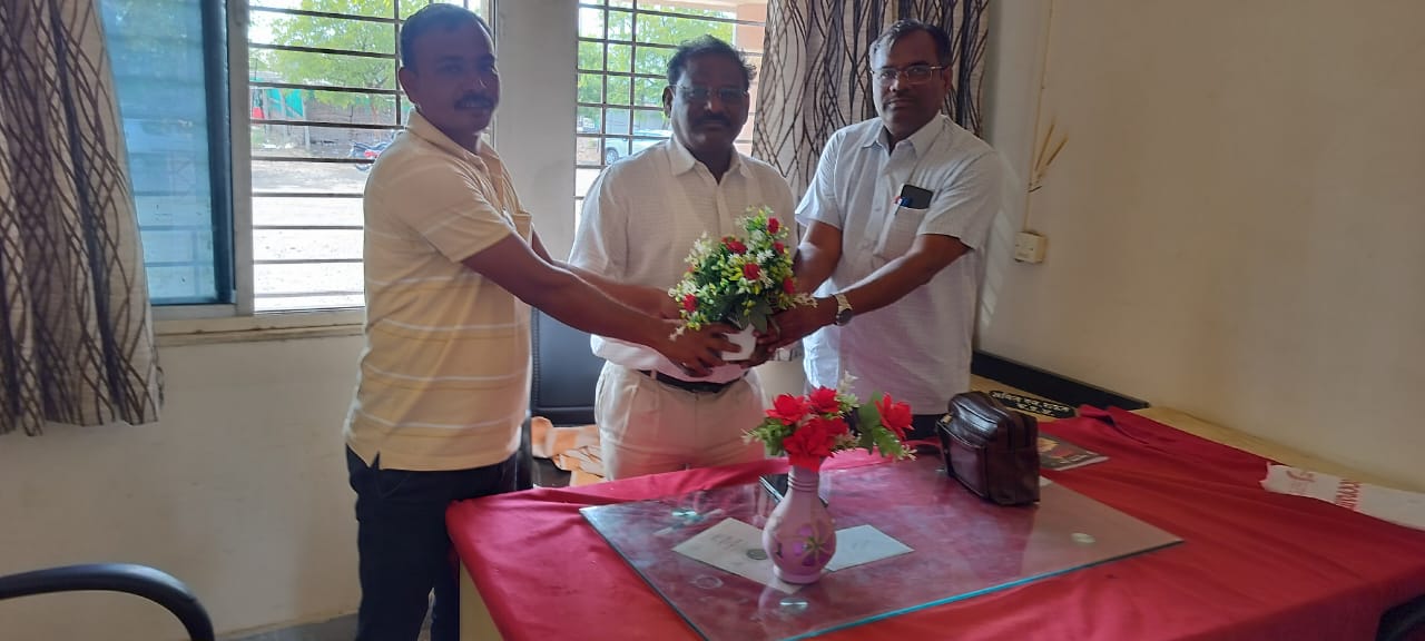 Read more about the article <em>गटशिक्षणाधिकारी चंद्रभान शेळके यांच्या सेवानिवृत्ती निमित्त निरोप समारंभ</em>