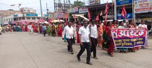 Read more about the article शालेय पोषण आहार कर्मचारी युनियनची जि.प.वर धडक, ( मानधनात वाढ करण्याची मागणी )