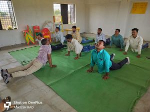 Read more about the article तरुणाने व्यसनाकडे न वळता योगासन कडे वळावं,सुधाकरराव नाईक कला व विज्ञान कनिष्ठ महाविद्यालयात योग दिन साजरा