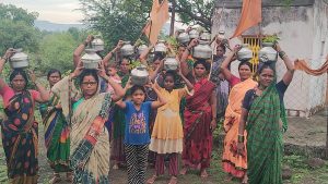 Read more about the article <em>पाऊस येण्यासाठी ईसापूर येथील महिला घालत आहे देवाला साकडे</em>