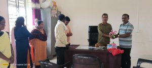 Read more about the article <em>सेवानिवृत्त नायब तहसीलदार नथू बेंडे यांचा सत्कार</em>