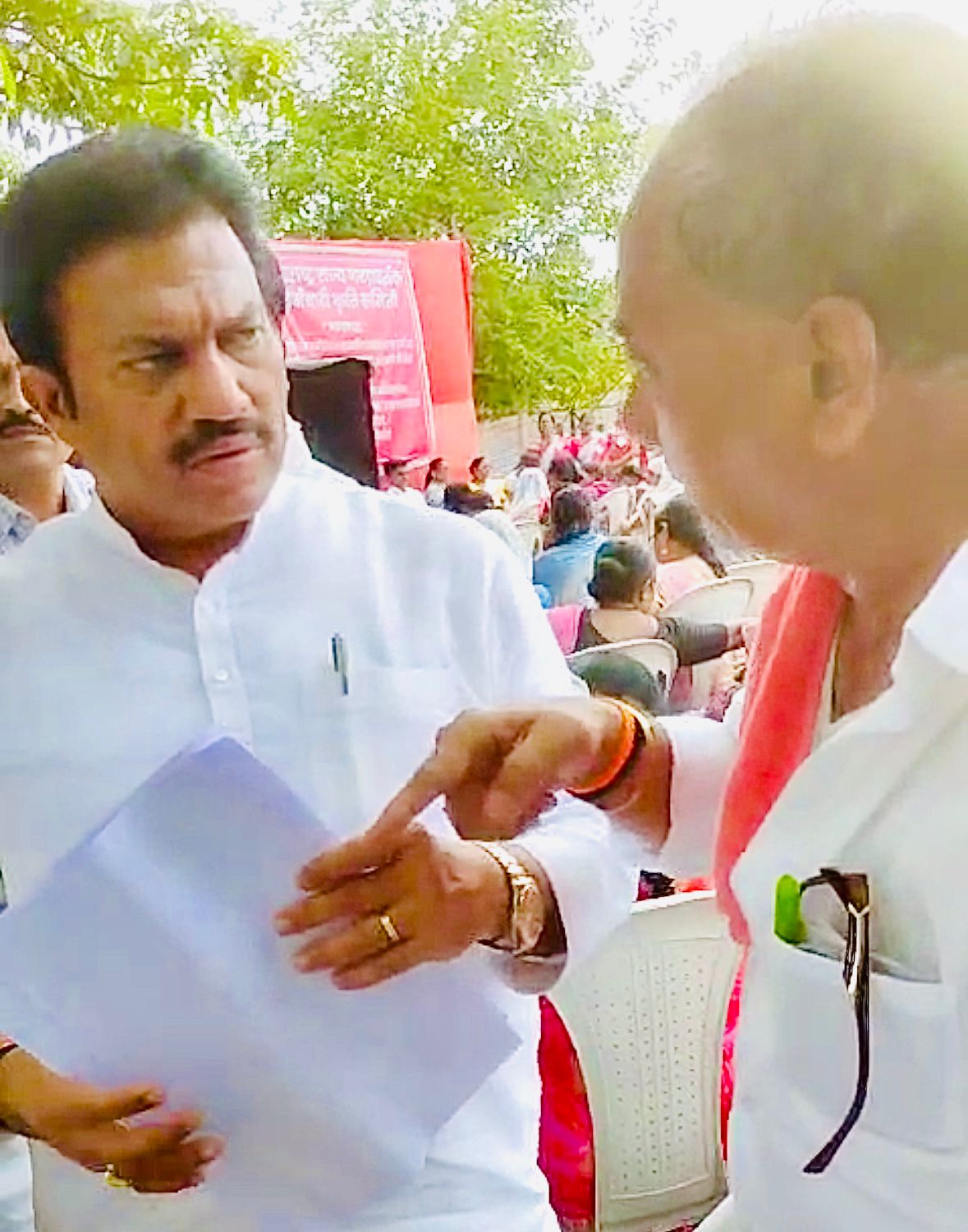 Read more about the article वैद्यकीय महाविद्यालय विषयाच्या चर्चा दरम्यान तोडगा काढण्याचे आश्वासन,आझाद मैदान मुंबई येथे धरणे आंदोलनाला प्रवक्ता व आ शशिकांत शिंदे यांनी दिली भेट.