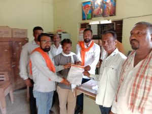 Read more about the article विद्युत त्रासामुळे कंटाळून मनसे शेतकरी सेना जिल्हाध्यक्ष जयंत कातरकर व शेतमजूर ग्राहकांनी एम एस ई बी पोहणा शाखा यांना निवेदन