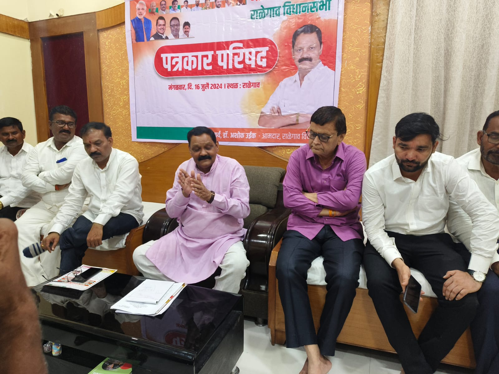 Read more about the article जनतेचे निवारण व्हावे या साठी जनता दरबाराचे आयोजन, सर्वांनी लाभ घ्यावा आमदार प्रा डॉ अशोक उईके ( माजी आदिवासी विकास मंत्री म .रा ) यांचे आवाहन