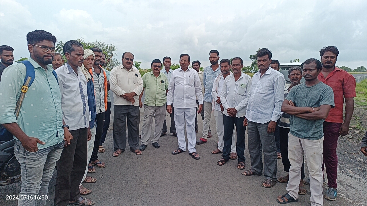 Read more about the article किन्ही जवादे फाट्याजवळ रस्ता दुभाजक नसल्याने वाहन चालकांची गैरसोय,माजी शिक्षण मंत्री प्रा वसंत पुरकेंनी एन एच आयच्या अधिकाऱ्यांना धरले धारेवर