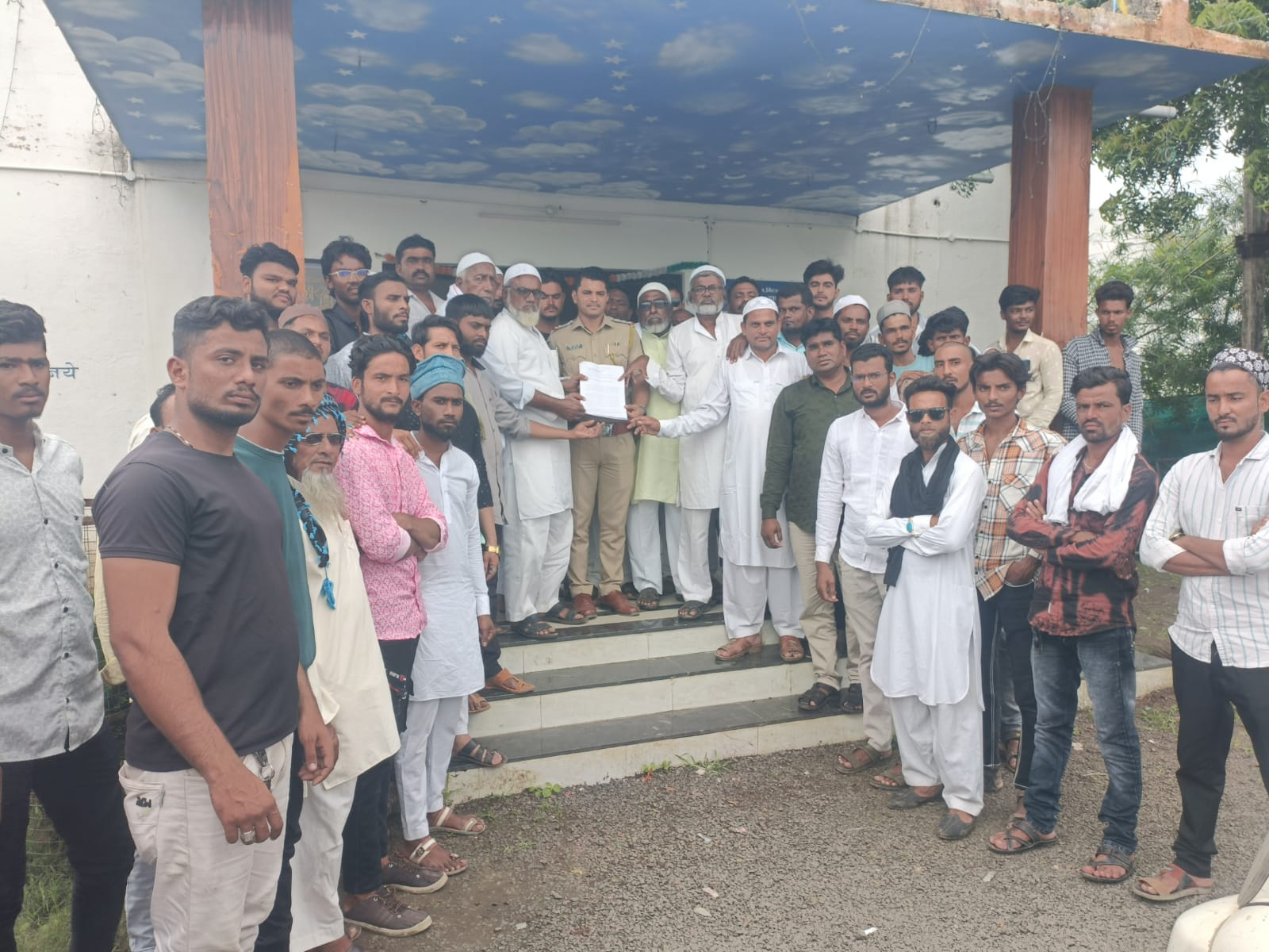 Read more about the article विशाळगड व गजापुर गावामध्ये मस्जिद व मुस्लिम लोकांवर हल्ला करणा-या समाजकंटकावर कठोर कारवाई करण्याची मागणी