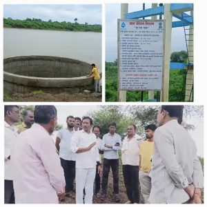 Read more about the article राळेगाव तालुक्यातील कोच्ची येथे गढुळ पाणीपुरवठा होत असल्याने माजी शिक्षणमंत्री वसंत पुरके यांनी प्रत्यक्ष कोच्ची येथे जाऊन जलजिवन योजनेच्या टाकीची व विहीरीची केली पाहणी