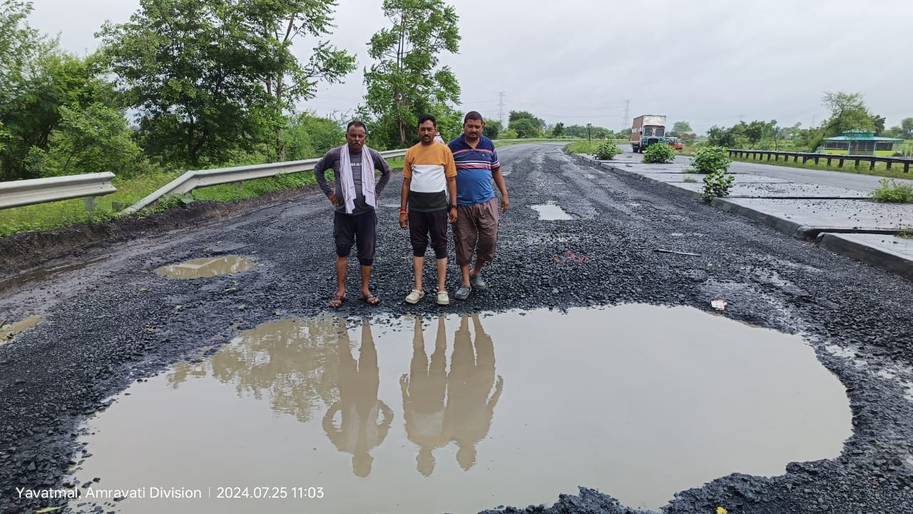 Read more about the article राष्ट्रीय महामार्ग क्रमांक ४४ वर वडकी ते करंजी दरम्यान विश्वविक्रमी खड्डे