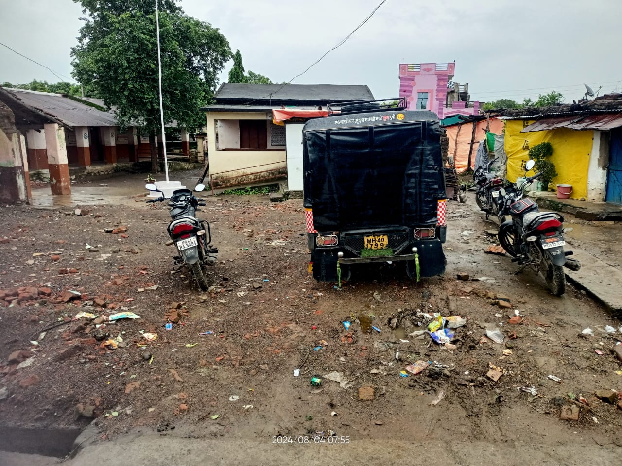 Read more about the article आष्टोना सरपंच सचिवाची शाळा सभापतीशी उद्धटपणाची वागणूक, लहान विद्यार्थ्यांच्या जिवितहानीची शक्यता