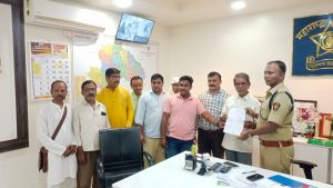 Read more about the article राष्ट्रध्वजाचा अवमान रोखण्यासाठी कायदेशीर कारवाई करा :हिंदु जनजागृती समितीचे जिल्हाधिकारी, पोलीस अधीक्षक यांना निवेदन सादर