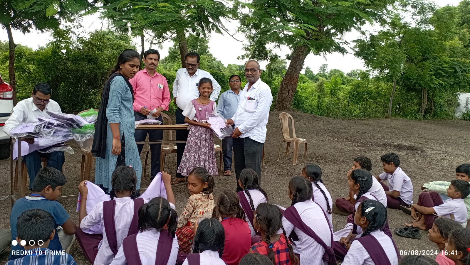 Read more about the article सोनामाता हायस्कूल येथे गरजू विद्यार्थ्यांना गणवेष वाटप.