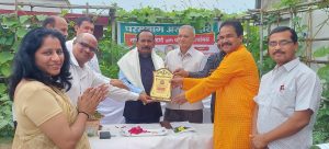 Read more about the article याडीकार पंजाब चव्हाण यांचा वसंत यौद्धा पुरस्काराने सन्मान,परसबाग असावी दारी कार्यक्रमाचे आयोजन