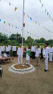 Read more about the article रिधोरा येथे सर्वोदय विद्यालयात सुहानी येरणे हिच्या हस्ते ध्वजारोहण