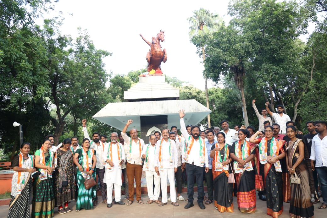 Read more about the article मालवणमध्ये छत्रपती शिवाजी महाराज यांचा पुतळा कोसळल्याच्या घटनेच्या निषेधार्थ राष्ट्रवादीने केले तीव्र निषेध आंदोलन