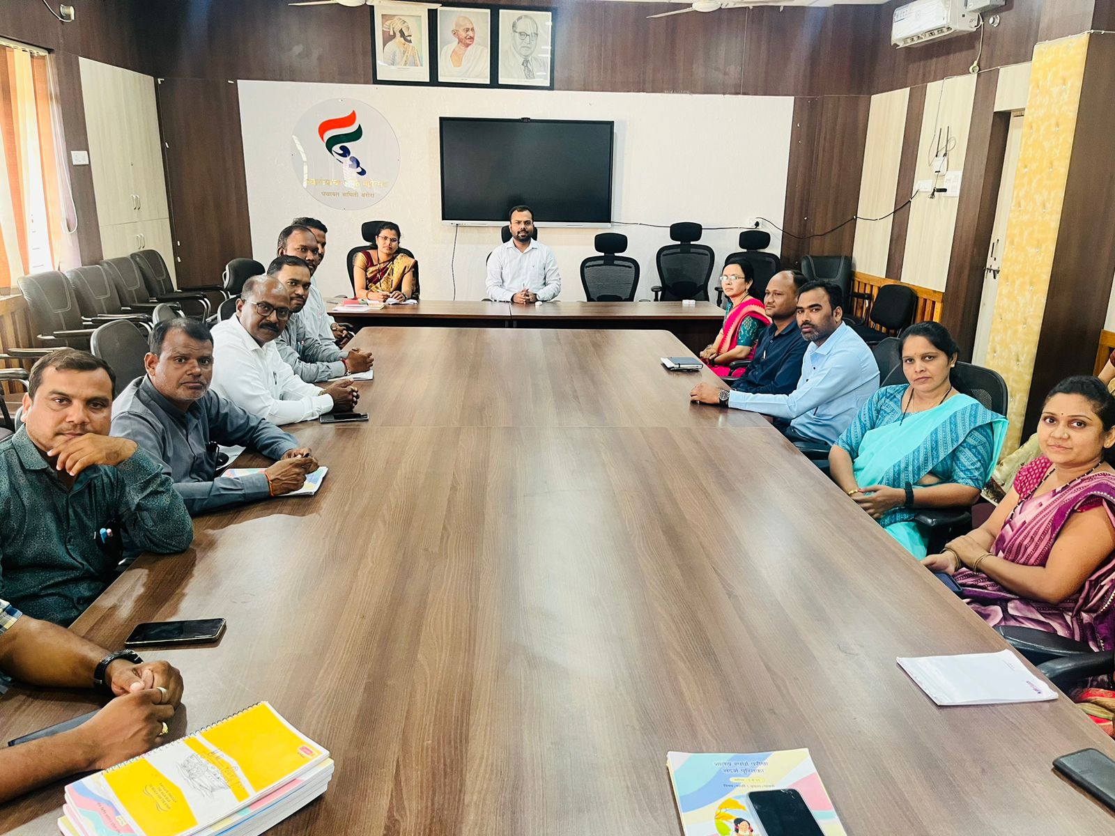 Read more about the article ” गजानन मुंडकरांच्या मार्गदर्शनात पंचायत समिती वरोराचा अभिनव संकल्प “<br>” मिशन नवो-स्काॅलर “